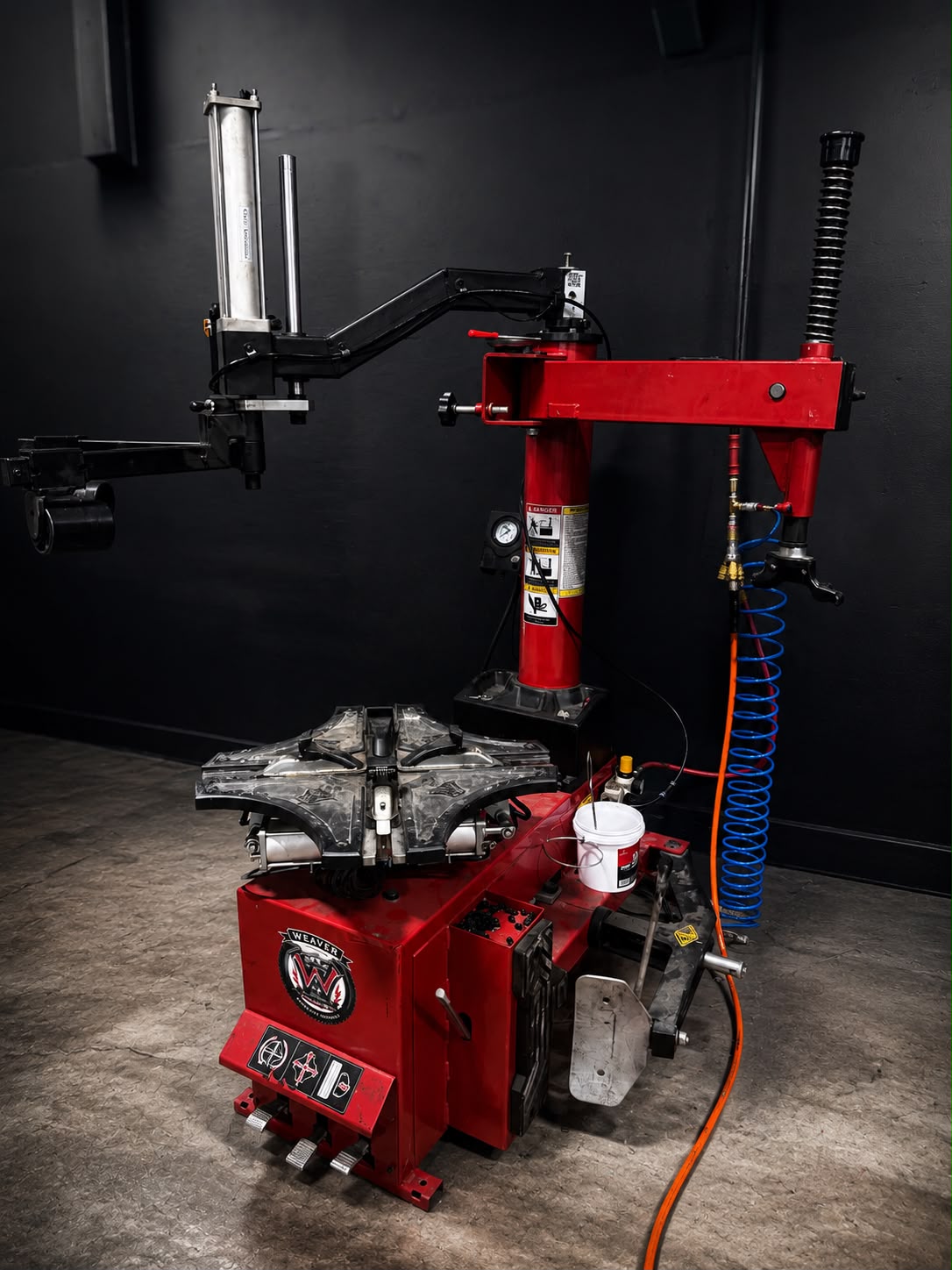 Tire changing machine